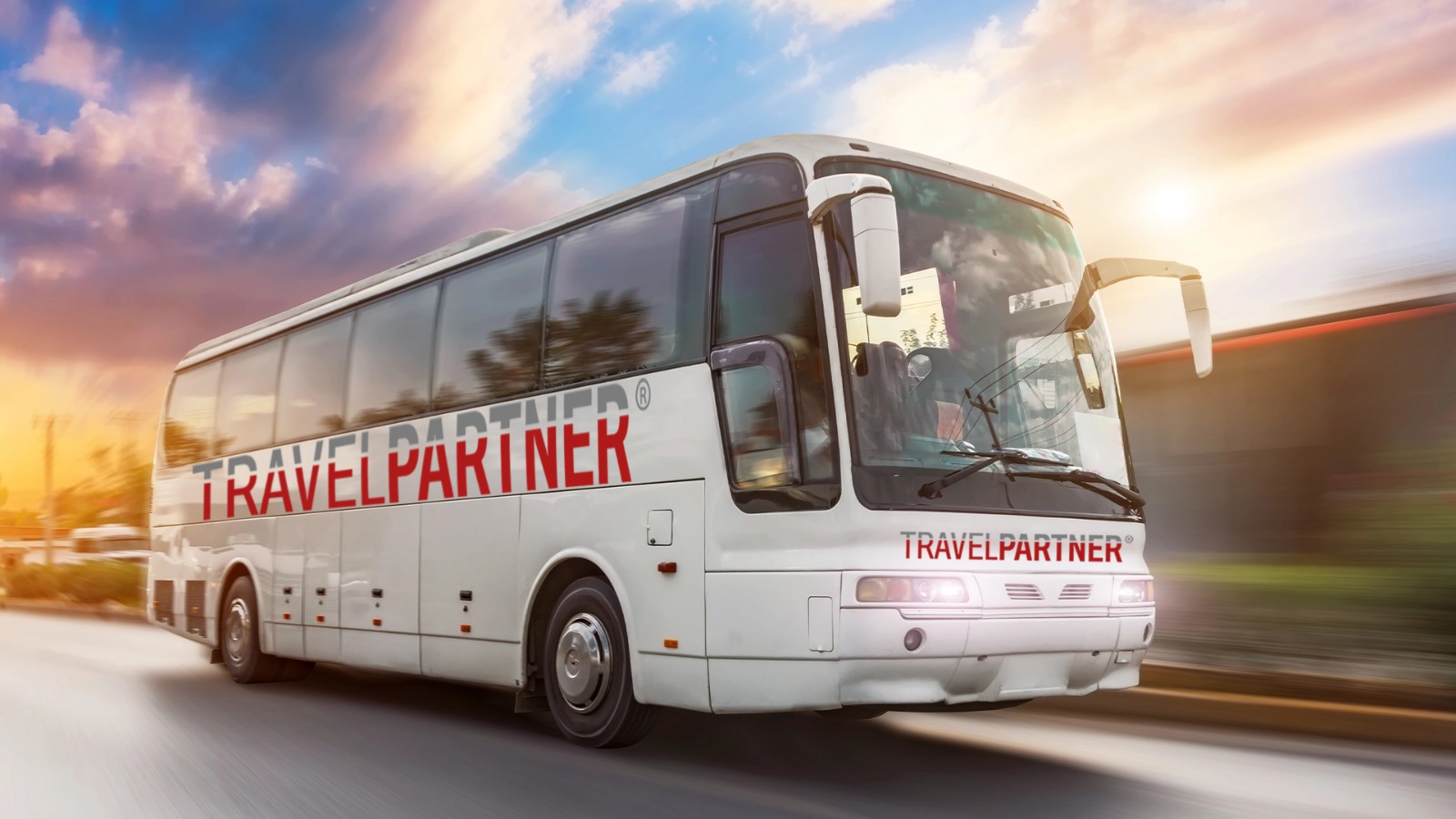 Bus mit TRAPA Logo Slider